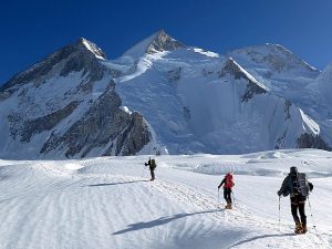 Gasherbrum II Expedition – Climbers trekking toward Gasherbrum II, the 13th highest peak, in the snow-covered Karakoram Range.
